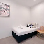 Brand New Riverside Designer 2bd At West End Apartment