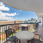 1Br Cbd Apt The Best Location Pool Gym Sauna