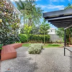 J24B - Bulimba Home From Home