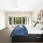 Luxury Hilltop Brand-New 5Bd Holiday Home