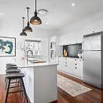 Holiday home Evandale, 1920's Historic ,stunning And Modern With Amazing Views Brisbane