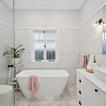 Evandale, 1920's Historic ,stunning And Modern With Amazing Views Holiday home *