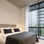 Alfred & Turner Apartments, Luxury 2 Bedroom In The Heart Of The Valley Apartment