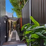 Kozyguru | Spring Hill | Cosy 1 Bed1Bath