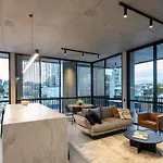 Alfred & Turner Apartments, Luxury 2 Bedroom In The Heart Of The Valley Apartment *