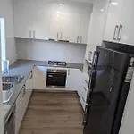 Immaculate 2-beds Entire House Chermside