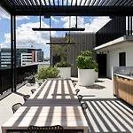 Apartment Alfred & Turner Apartments, Luxury 2 Bedroom In The Heart Of The Valley *