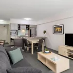 Oaks Brisbane River City Suites