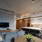 Alfred & Turner Apartments, Luxury 2 Bedroom In The Heart Of The Valley Apartment