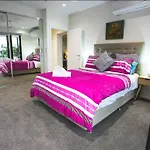 3Bdr Condo - 3 Parks - Sleeps 12 - 6Min To Cbd - Netflix - Wifi