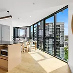 Great Views Pool High Level Boutique Apt With Carpark