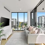 Great Views Pool High Level Boutique With Carpark *
