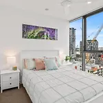 Great Views Pool High Level Boutique With Carpark Apartment *