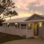 Modern Coastal Home Close To Royal Queensland Yacht Squadron