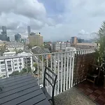 Cosy 2 Bedroom Apartment With City Views