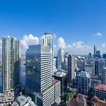 Modern 1B1B Apt In The Heart Of Cbd W Pool+Gym