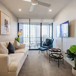 Modern 1B1B Apt In The Heart Of Cbd W Pool+Gym
