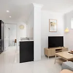 Gst Credits! Ac! Shops! Parking! Espresso! 231F1