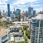 Modern Luxurious House In The Heart Of Bris