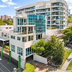 Modern Luxurious House In The Heart Of Bris