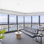 Skyline & Riverview Skyhigh Seduction Luxe Apartment *