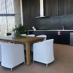 1B Modern Flat In Peel St With Pool And Gym Access C20