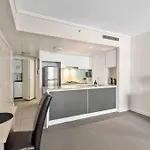 Heart Of The Cbd ~ 1Bed/1Bath/Balcony/Free Parking