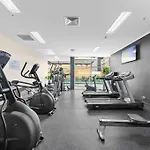 Apartment Heart Of The Cbd ~ 1bed/1bath/balcony/free Parking
