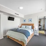 Dress Circle! 2bed/2bath/1car/amazing Views ~ Cbd Apartment