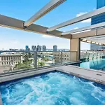 Apartment Dress Circle! 2bed/2bath/1car/amazing Views ~ Cbd