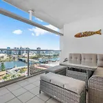 Dress Circle! 2bed/2bath/1car/amazing Views ~ Cbd Apartment