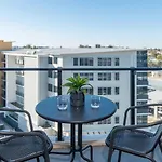 Cityscape Serenity With Pool Near Gabba And Cbd