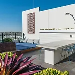Cityscape Serenity With Pool Near Gabba And Cbd