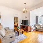 Family Friendly Cozy 4Br House At Annerley