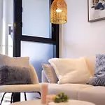 Conveniently Located 2br With Rooftop Pool At Milt Apartment Brisbane