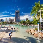 Vintage Glamour Nest 2Br Apt Near Cbd With Carpark