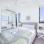 Conveniently Located 2br With Rooftop Pool At Milt * Brisbane