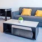 South Brisbane City View 2 Bedroom Apartment With Parking