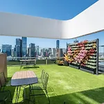 South Brisbane City View 2 Bedroom Apartment With Parking