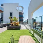 South Brisbane City View 2 Bedroom Apartment With Parking