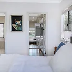 Nundah\'S Lush Haven - Serene Family Townhouse Escape
