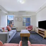 Of Brissie - Chic Resort-style Cbd Living Apartment