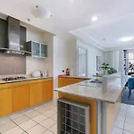 Of Brissie - Chic Resort-style Cbd Living Apartment