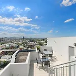 Apartment Of Brissie - Chic Resort-style Cbd Living *