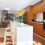 The Sun Catcher - A Trendy South Townhouse