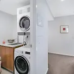 The Sun Catcher - A Trendy South Townhouse Holiday home