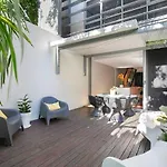 The Sun Catcher - A Trendy South Townhouse Holiday home