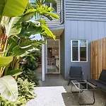 Nundah\'S Lush Haven - Serene Family Townhouse Escape