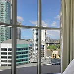 Apartment Of Brissie - Chic Resort-style Cbd Living Brisbane