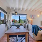 Tropical Dreaming In The Heart Of Indooroopilly Holiday home *